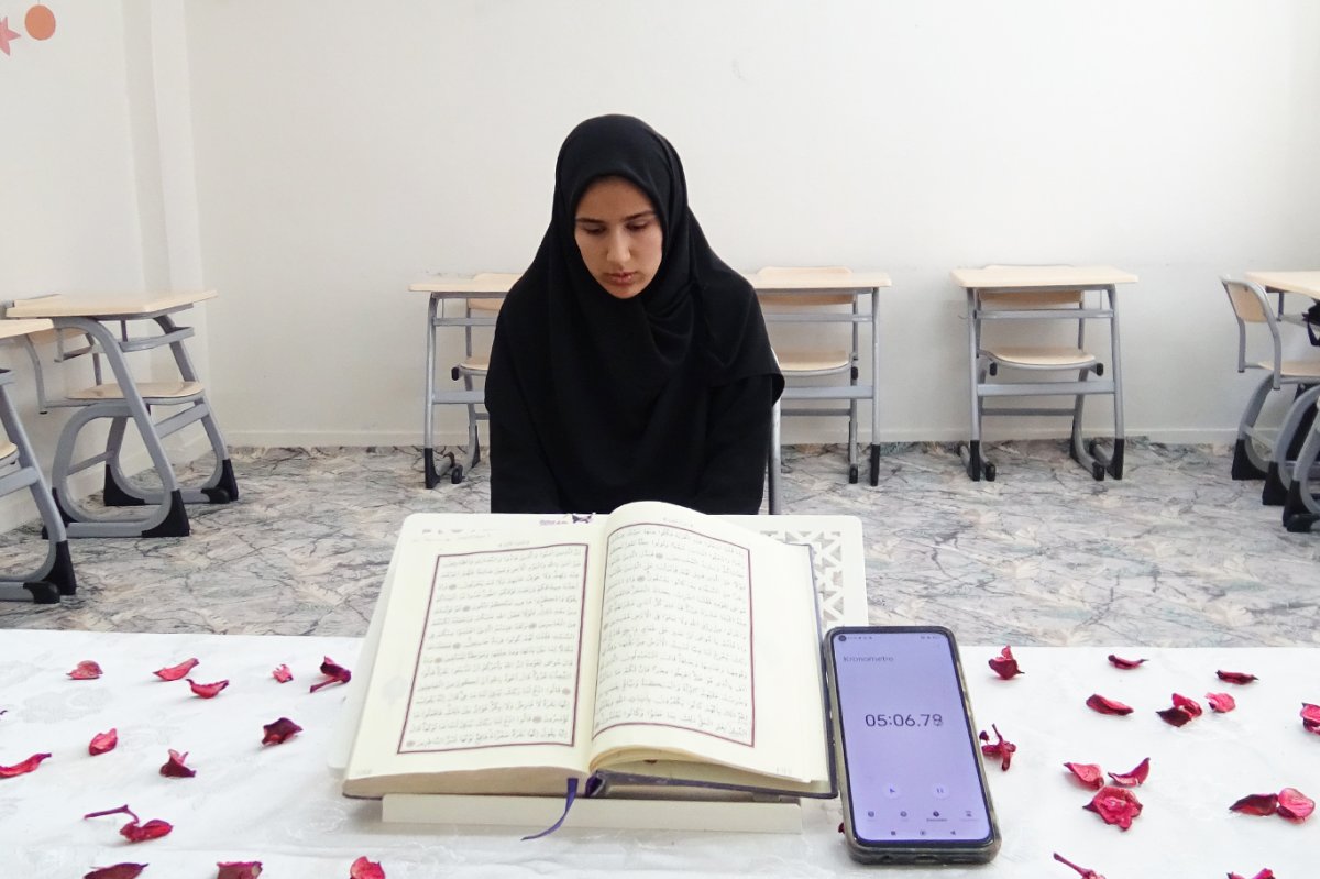 13 ayda tamamladığı hafizeliğini 15 saatte taçlandırdı
