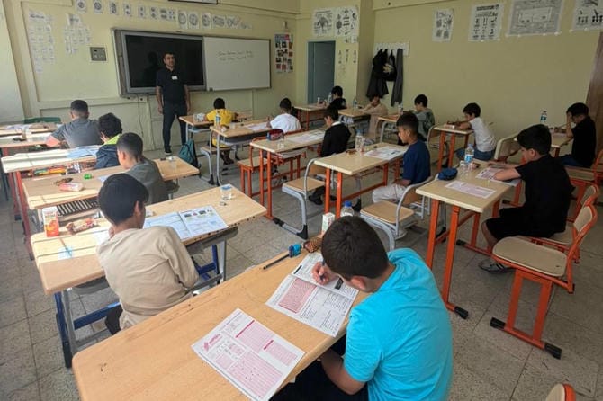 batman-gazi-hafizlik-proje-ortaokuluna-yogun-ilgi-yuzlerce-ogrenci-gelecek-icin-ter-doktu-1.jpg