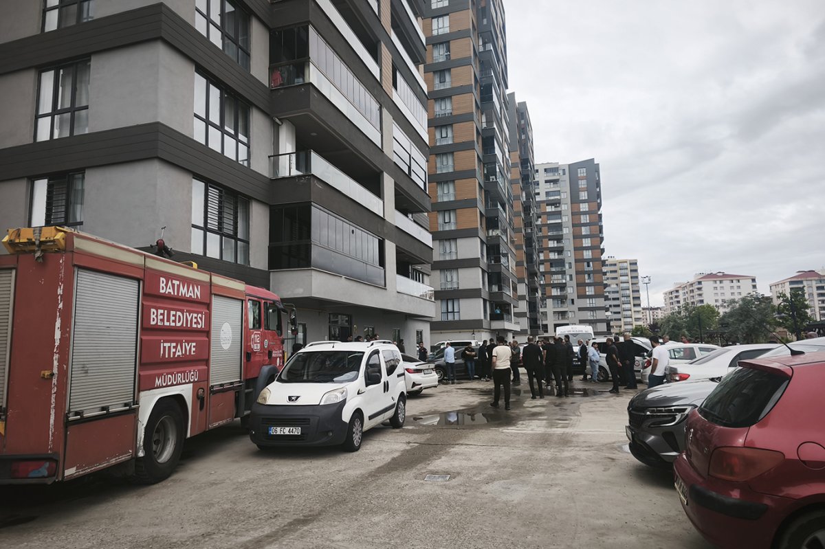 Mahsur kalan çocukları çıkaran adam, asansör boşluğuna düşüp hayatını kaybetti