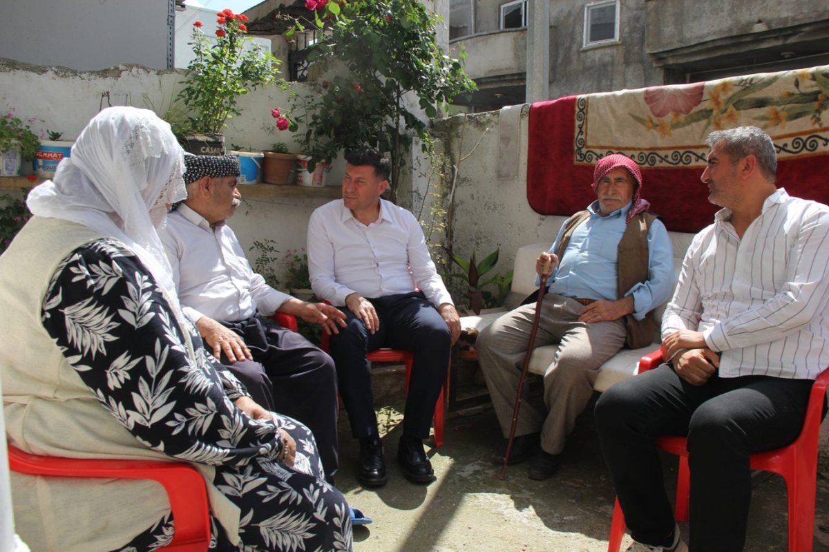 Cizre’de öğrenciler, ürettikleri çalışma masalarını akranlarına hediye etti