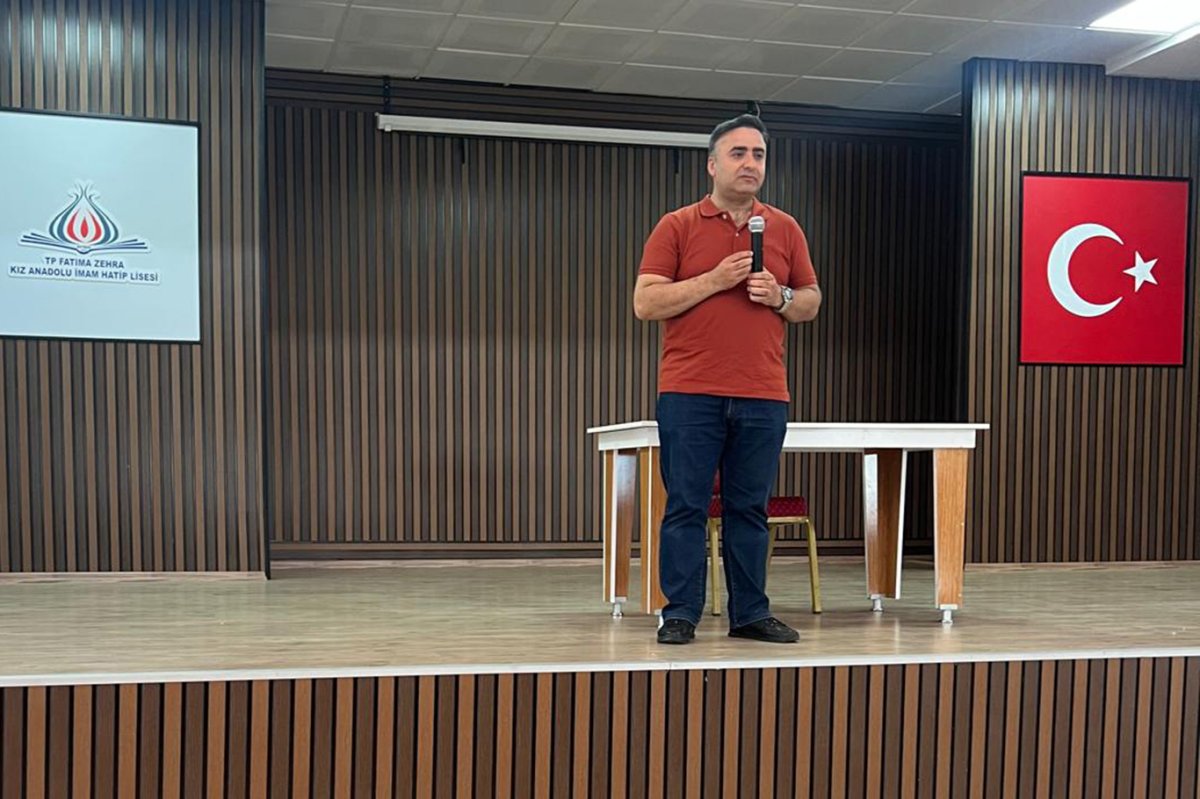 Dünyaca ünlü bilim adamı öğrencilerle buluştu