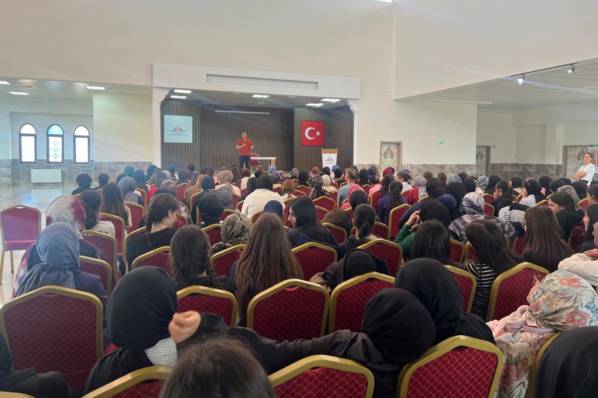 Dünyaca ünlü bilim adamı öğrencilerle buluştu