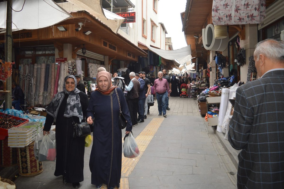 Helvacılar Çarşısı’nda bayram sessizliği: Esnaf arefe gününü bekliyor