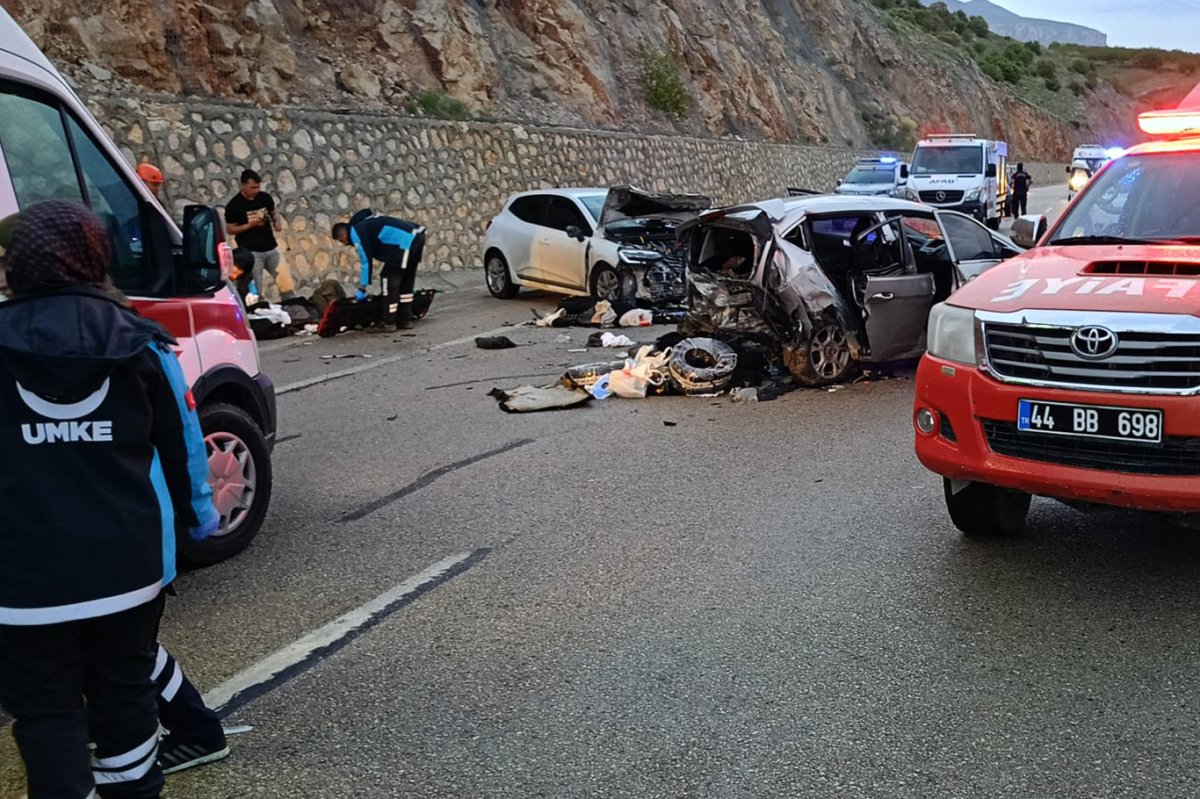 Malatya'da iki otomobil çarpıştı: 8 yaralı