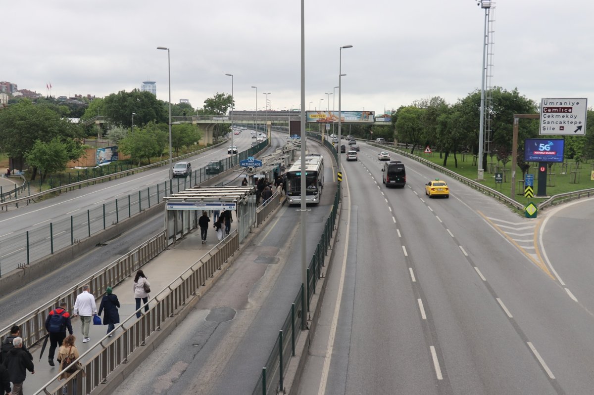 Sabahı beklemediler: Bayram nedeniyle yola çıkanların ardından yollar boşaldı