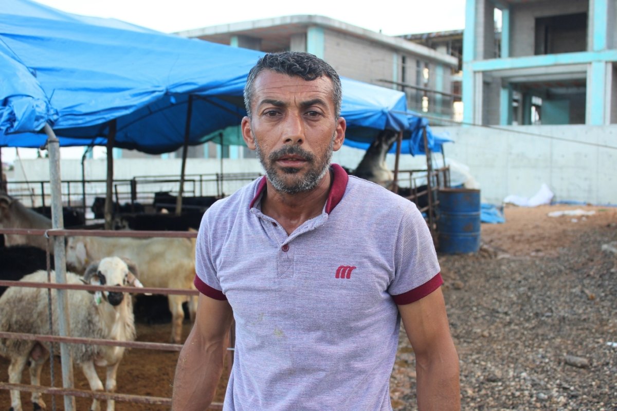 Kurban satış alanlarında satıcılar hizmet yetersizliğinden şikayetçi: Zor şartlar altında satış yapmaya çalışıyoruz