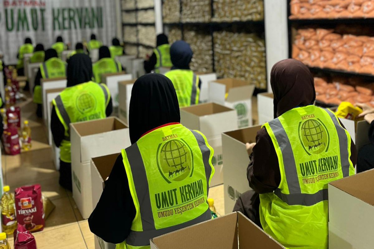 Umut Kervanı'ndan bayram öncesi 500 aileye destek