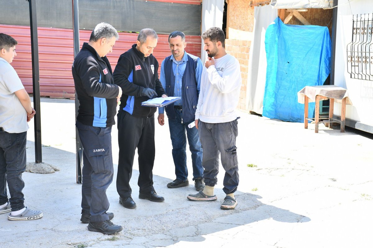 Yeşilyurt Belediyesinden kurban satış ve kesim yerlerinde bayram mesaisi