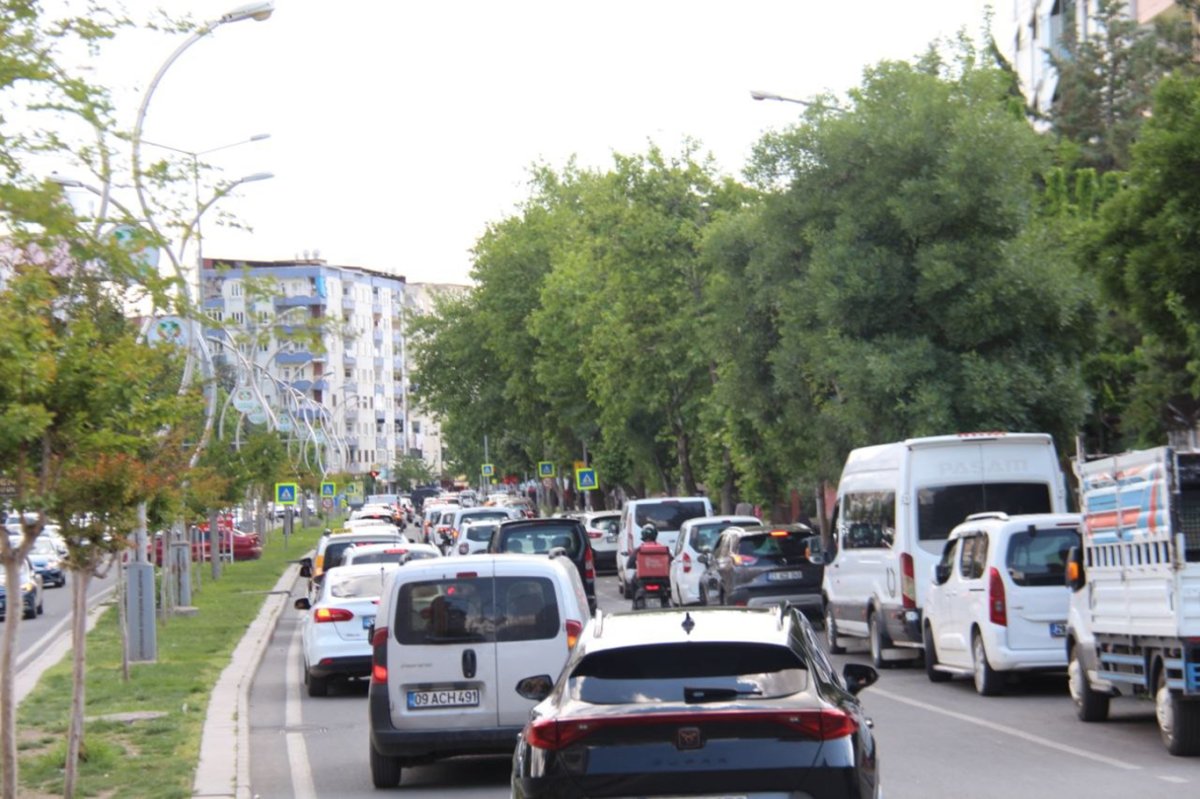 Diyarbakır'daki bayram yoğunluğu trafikte de görüldü