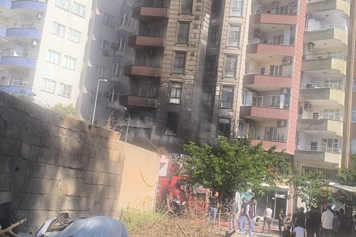 Mardin’de 8 katlı binada yangın paniği