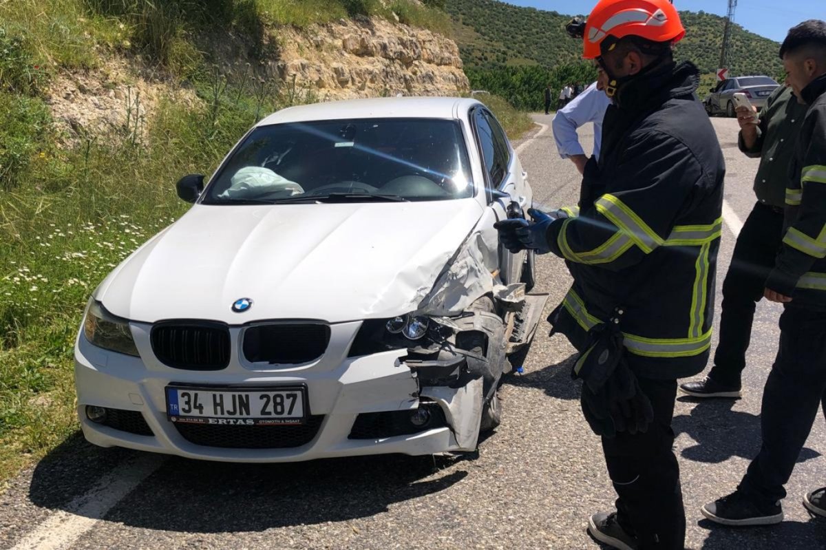 Mardin’de iki otomobil çarpıştı: 5 yaralı