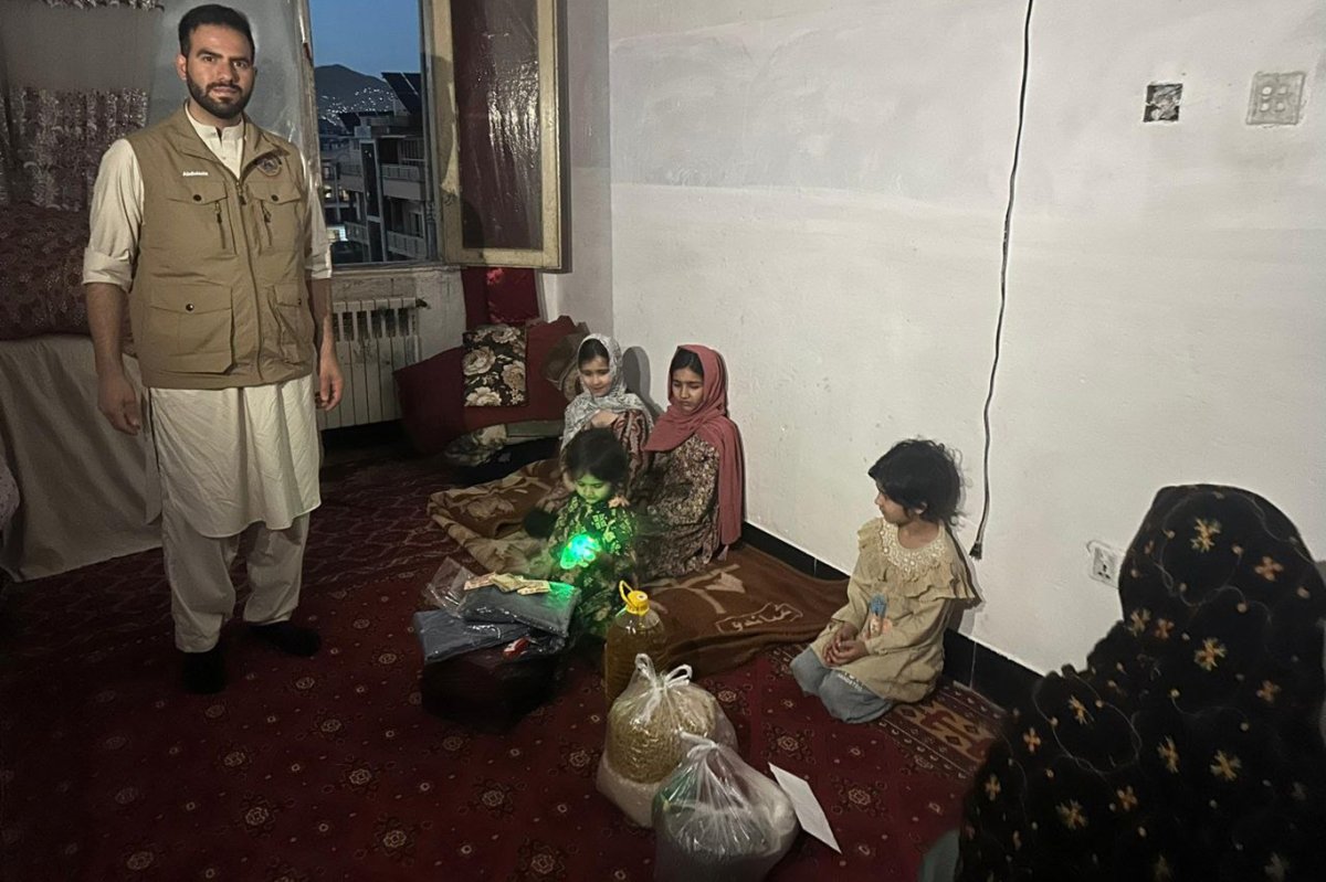 Uluslararası yardım kuruluşları Afganistanlı yetimleri bayram gününde de yalnız bırakmadı
