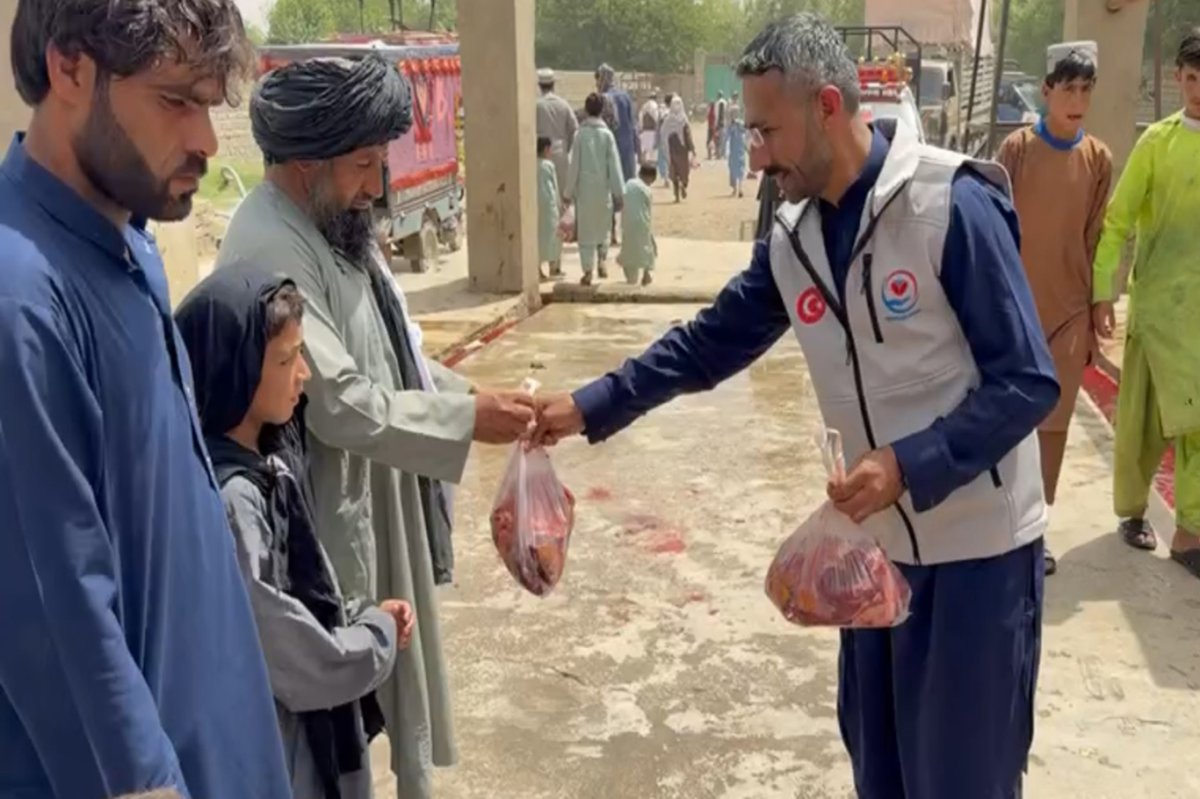 Hayırseverlerin emanetleri Afganistan’daki yetimlere ulaşıyor