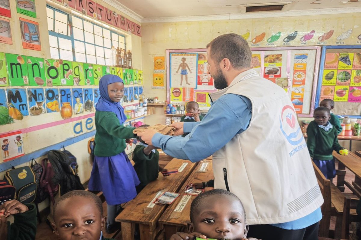 Kenya'da yetimlerin yüzü Yetimler Vakfı ile güldü