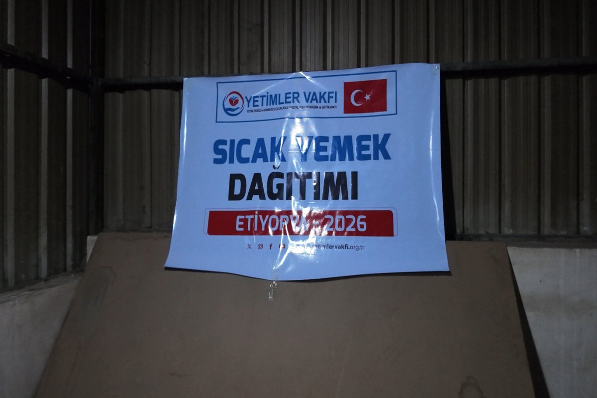 Yetimler Vakfı Etiyopya’da yüzlerce ihtiyaç sahibine sıcak yemek ulaştırdı
