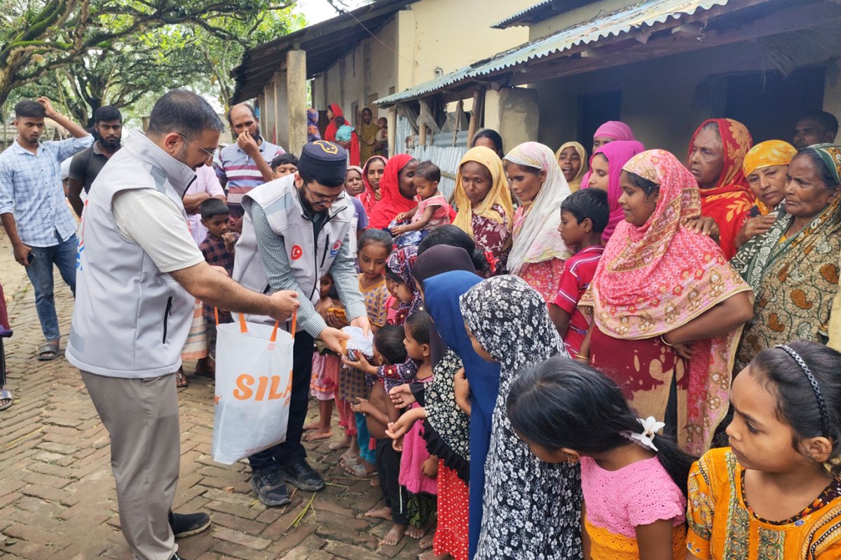 Yardım kuruluşları kurban etlerini Bangladeşli mazlumlara ulaştırdı