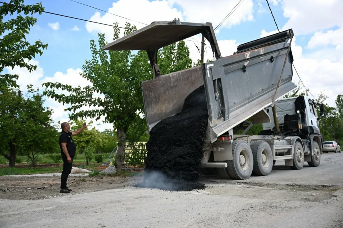 Yeşilyurt Belediyesinden yol yenileme çalışmaları