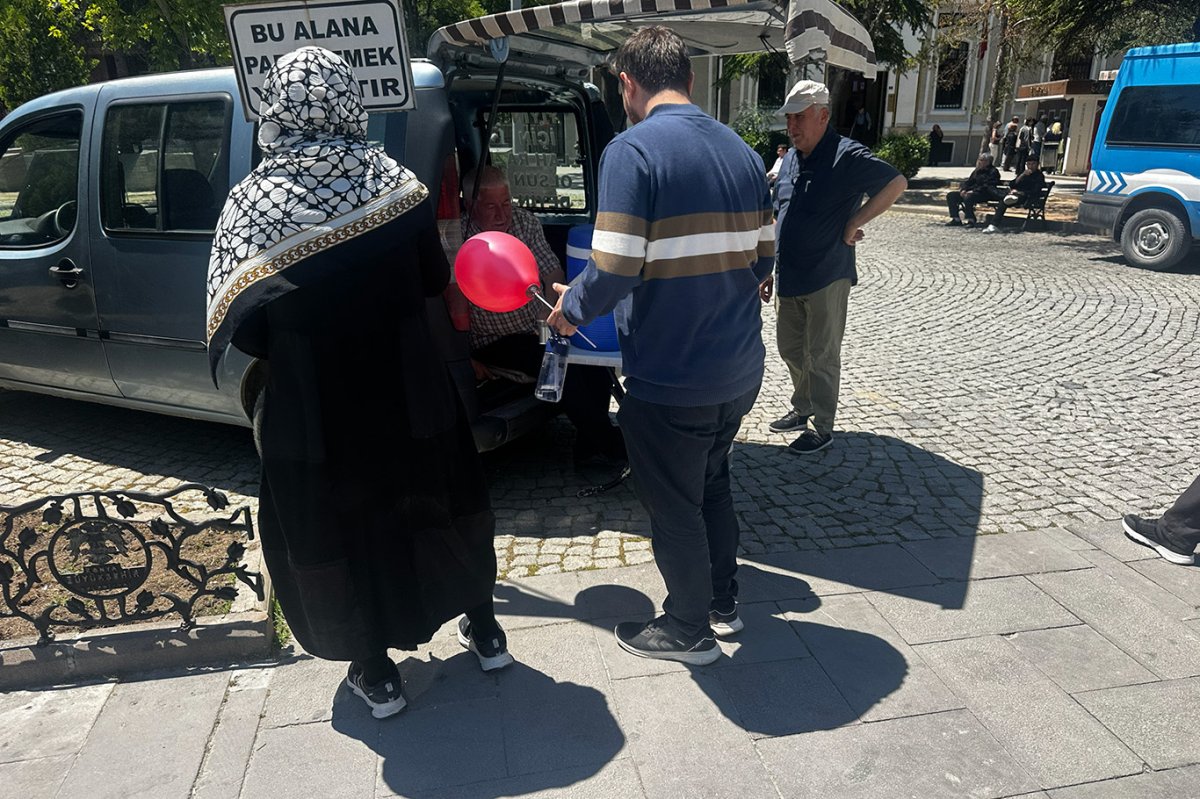 9 yıldır ücretsiz içecek dağıtan Yıldız: Tek amacım Allah'ın rızasını kazanmak