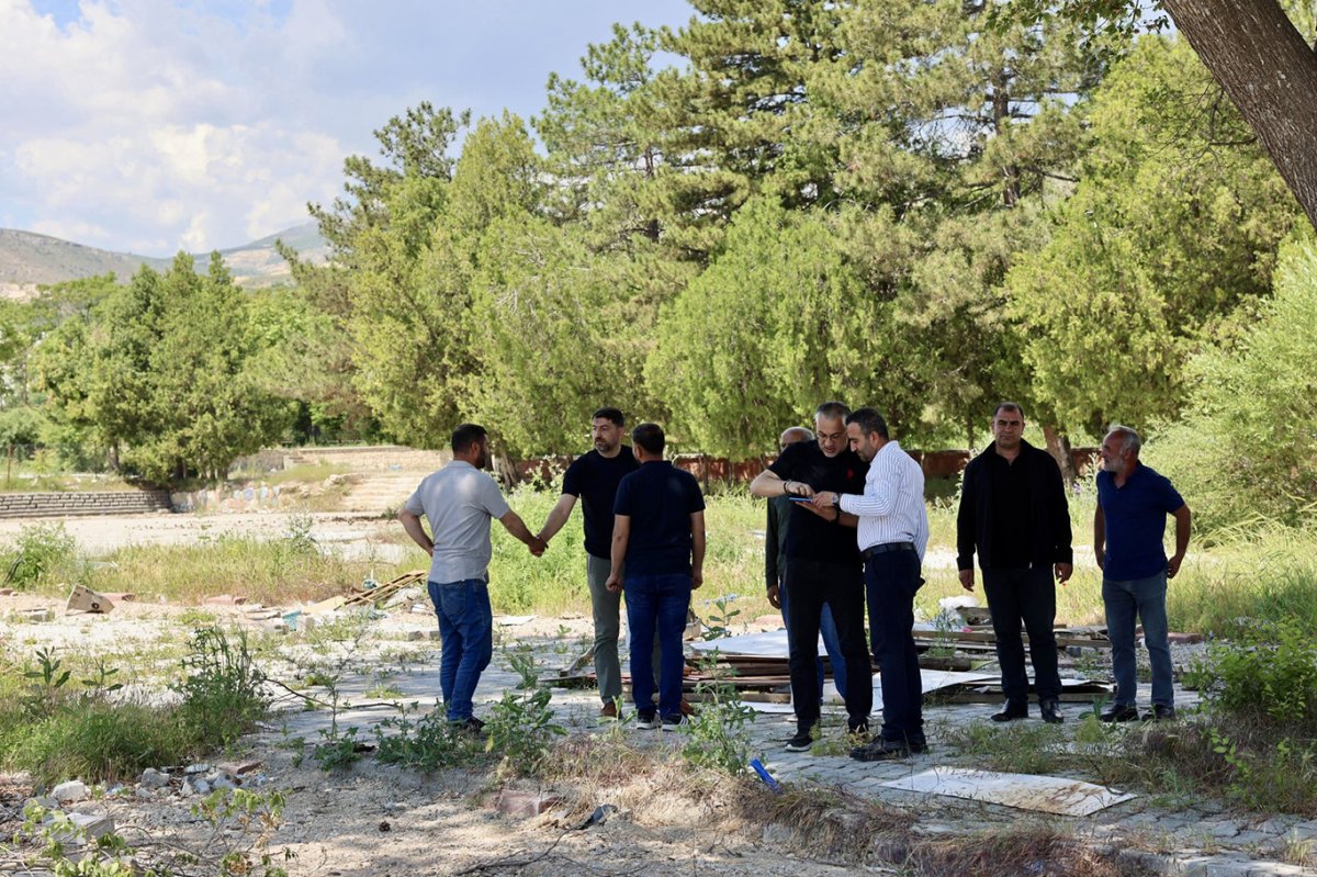 Akçadağ Belediye Başkanı Ulutaş, yeni belediye binası alanında incelemelerde bulundu