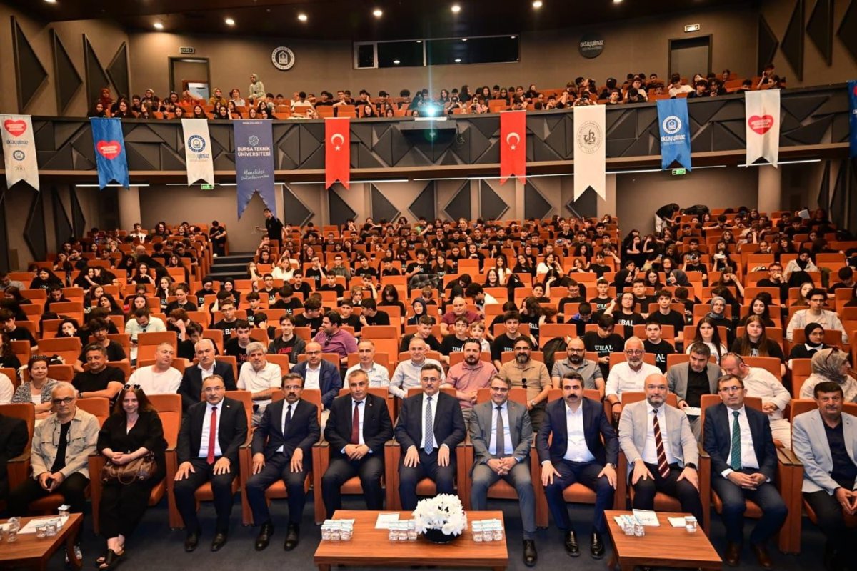 Bursa'da liselerarası veri olimpiyatında imam hatip lisesi birinci oldu