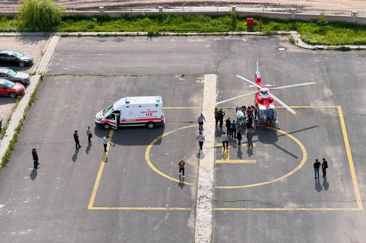 Bitlis'te doğan bebek hava ambulansıyla Ağrı’ya sevk edildi!