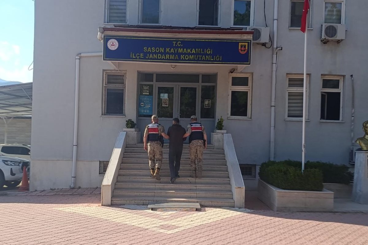 Batman'da iki ayrı operasyonda binlerce kök kenevir ele geçirildi