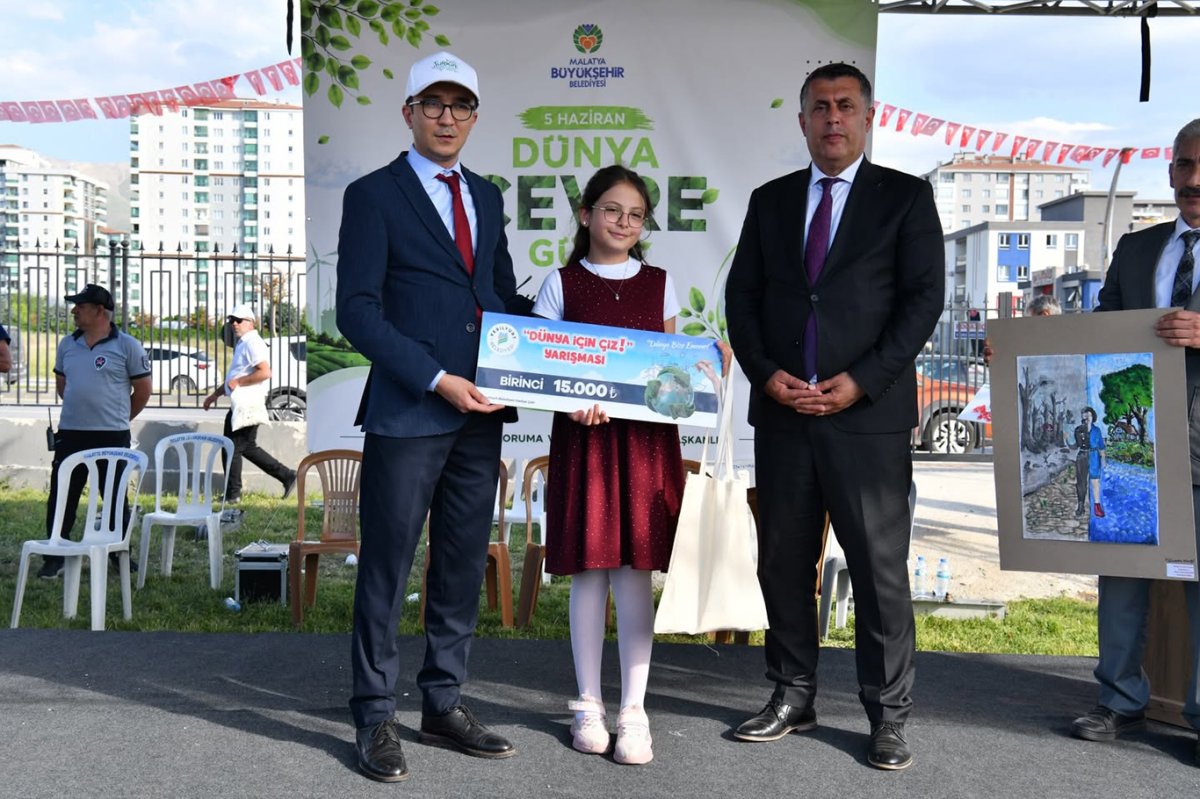 Malatya'da öğrenciler, 48 bin atık pil toplayarak 196 bin metreküp toprağı kurtardılar