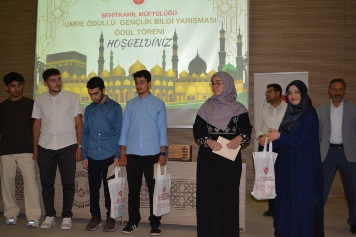 Gaziantep'te 'Umre Ödüllü Gençlik Bilgi Yarışması'nda ödüller sahiplerini buldu