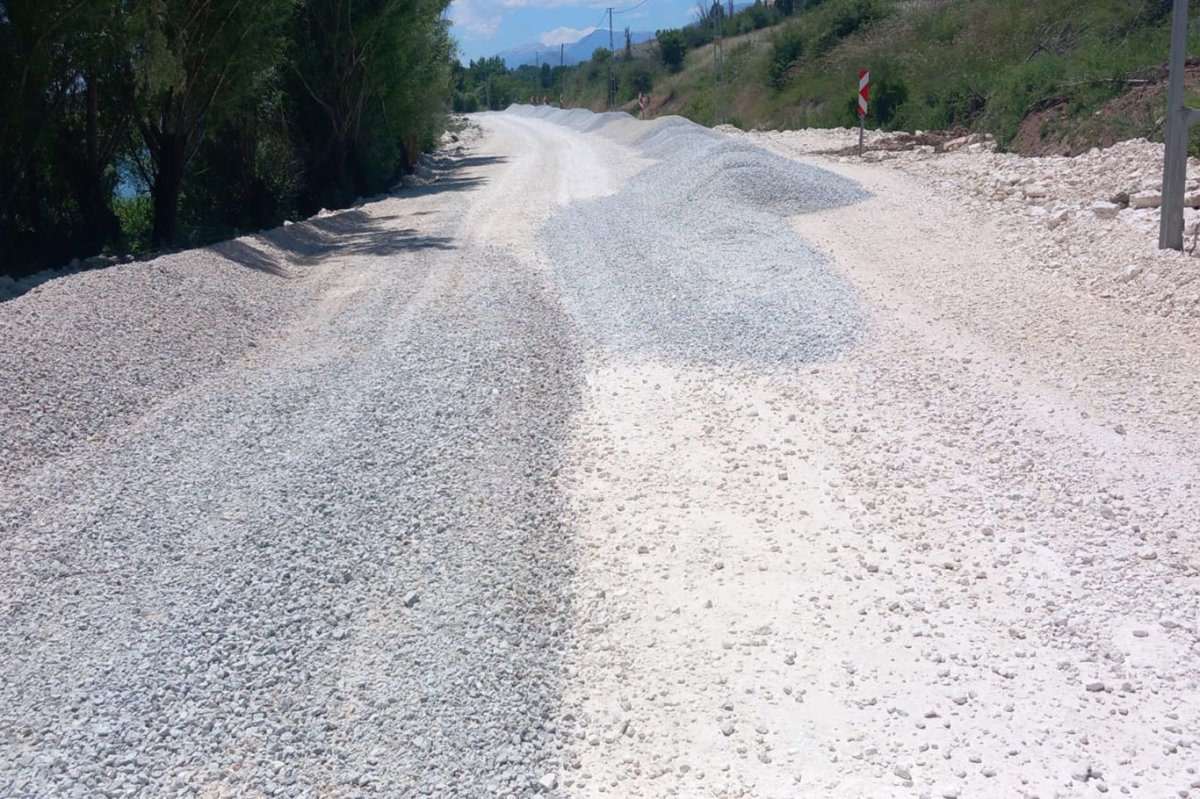 Akçadağ'da yol yapım, bakım ve onarım çalışmaları
