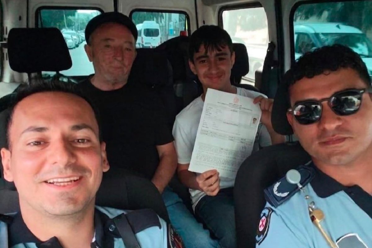 LGS'de geç kalan öğrencilerin yardımına zabıta ekipleri yetişti