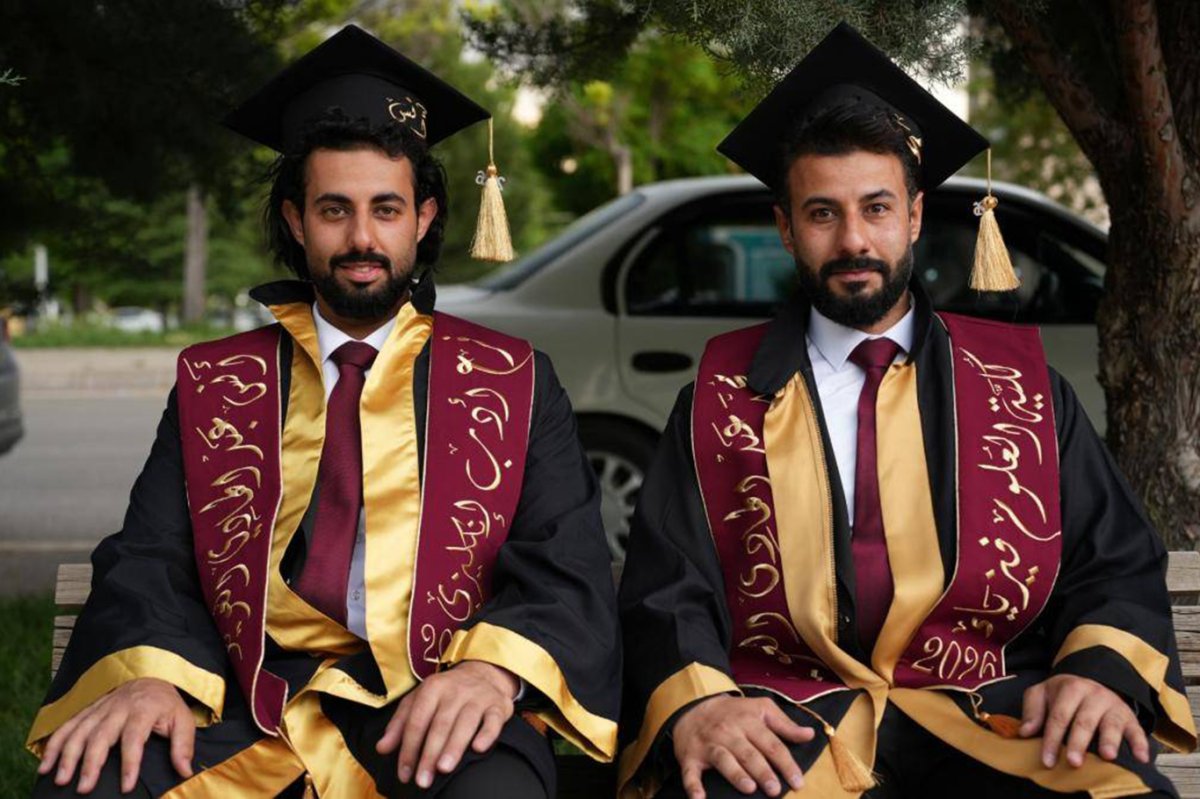 Suriyeli kardeşler üniversiteden birincilikle mezun oldular