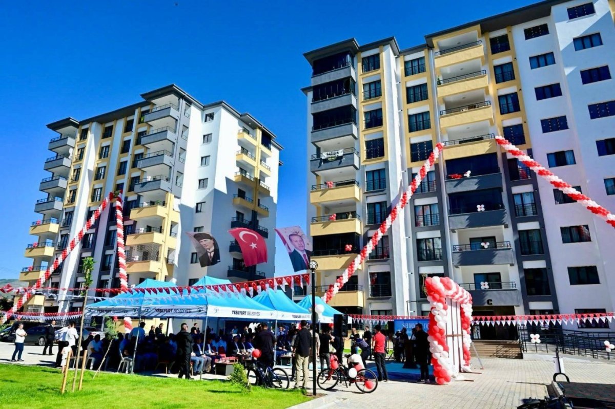 Yeşilyurt'ta "Yeşil Yaşam Evleri" hak sahiplerine teslim edildi