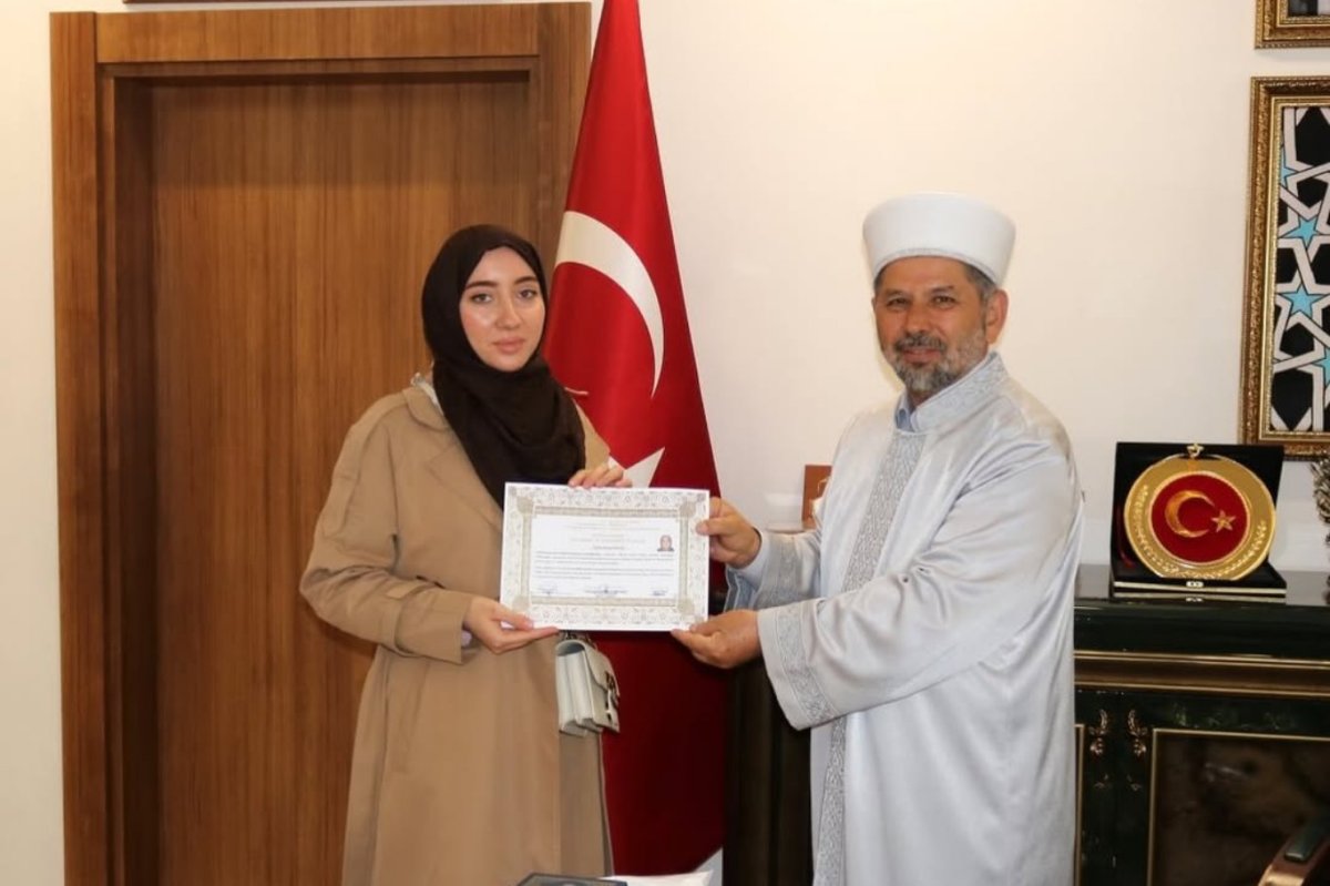 İslamiyeti kabul eden Rus vatandaşına Zehra ismi verildi