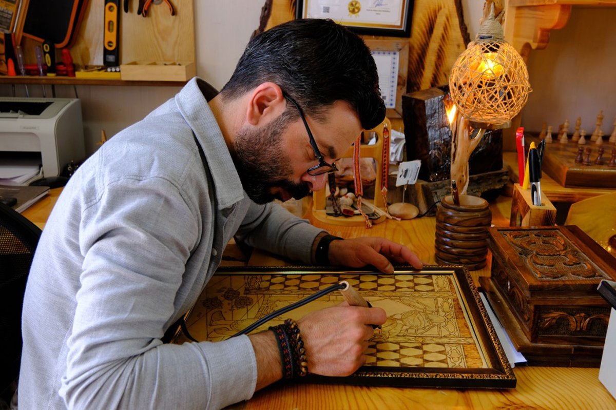 Van’da kuruyan ceviz ağaçları sanat eserine dönüşüyor