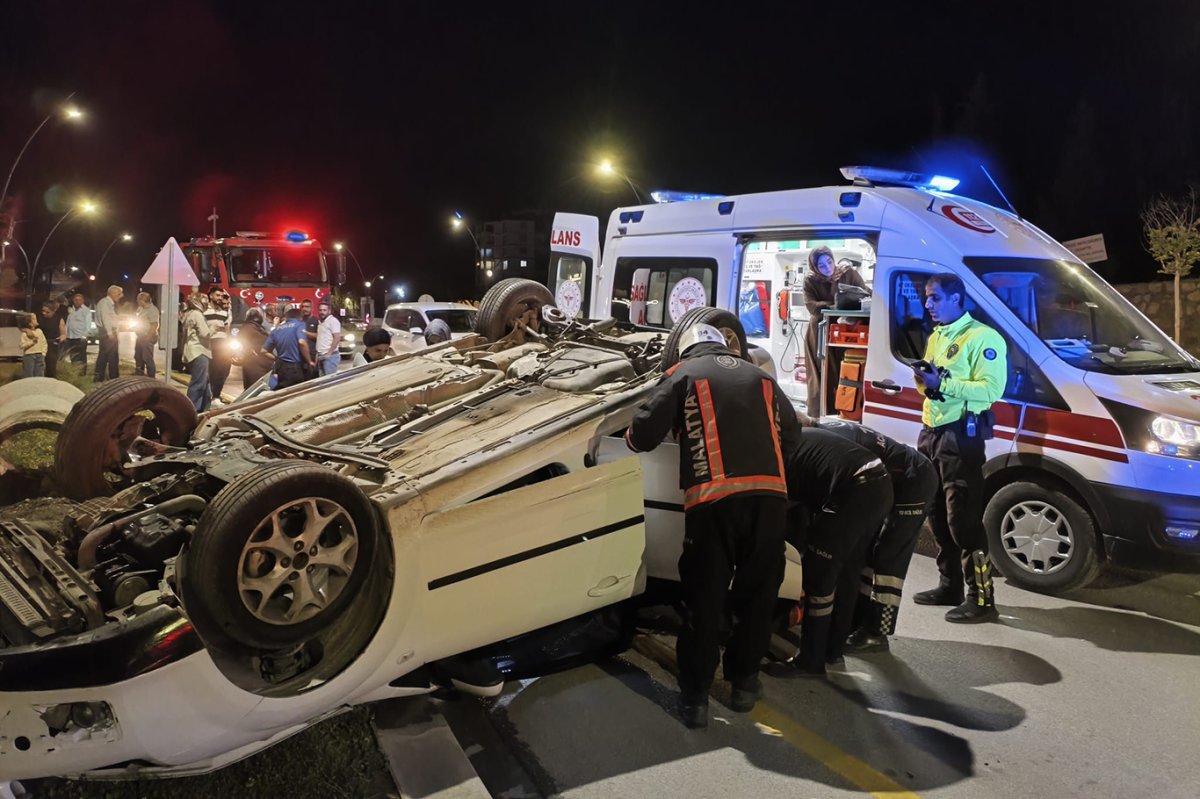 Malatya'da otomobil ters döndü: 2 yaralı