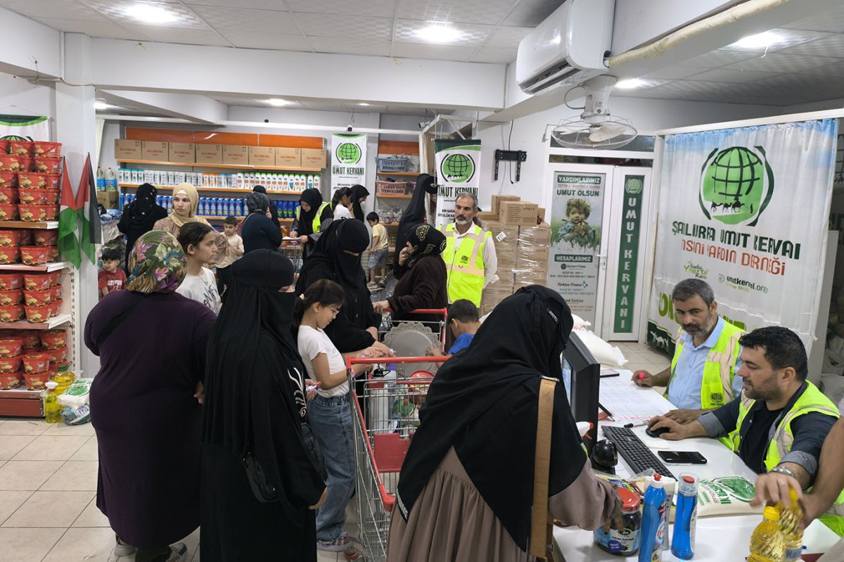 Şanlıurfa Umut Kervan’ından yüzlerce aileye sosyal market desteği