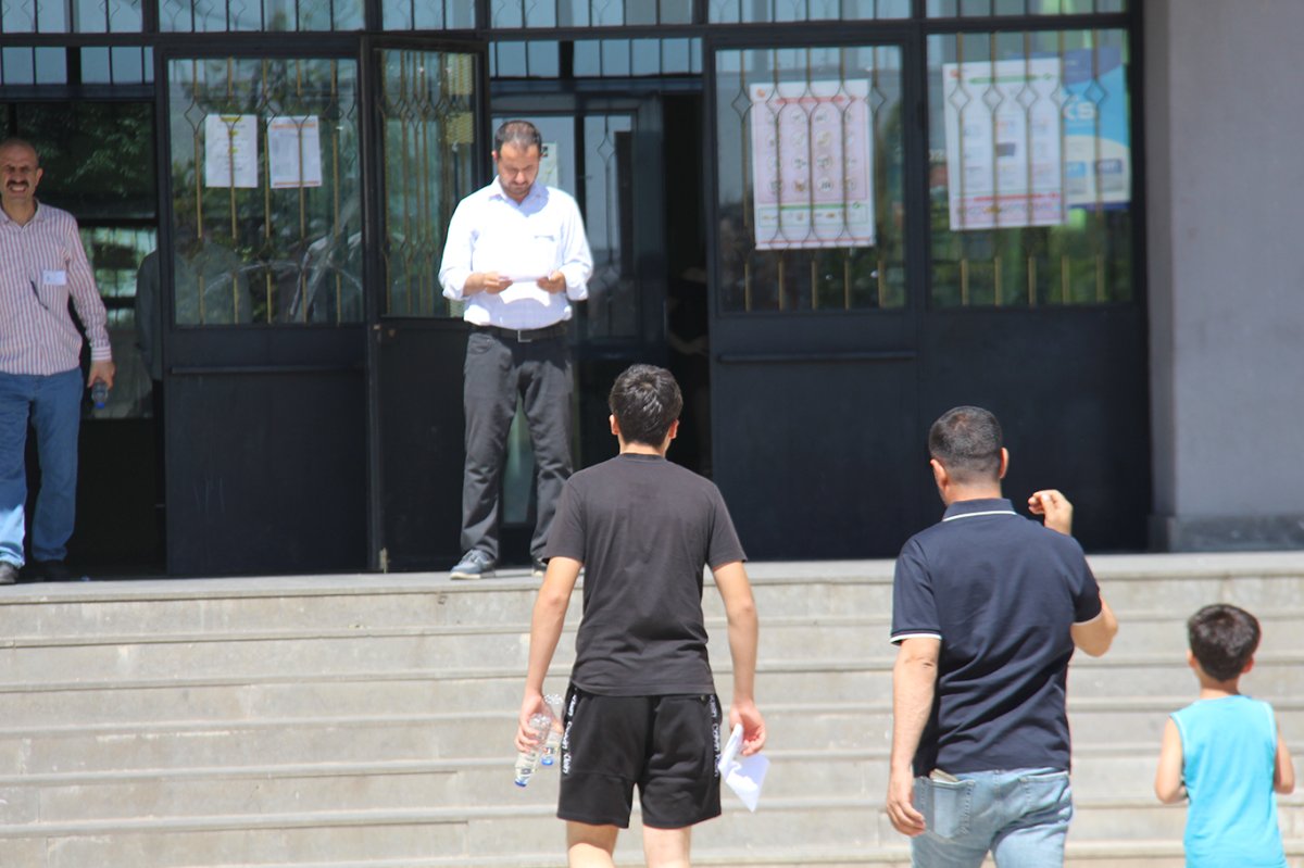 Diyarbakır’da YKS heyecanı: Bazı adaylar son dakikada sınava yetişti