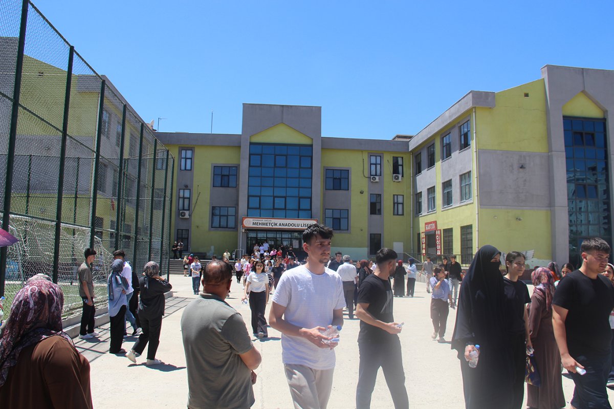 Diyarbakır’da YKS’nin ilk oturumu tamamlandı: Adaylar ilk değerlendirmelerini yaptı