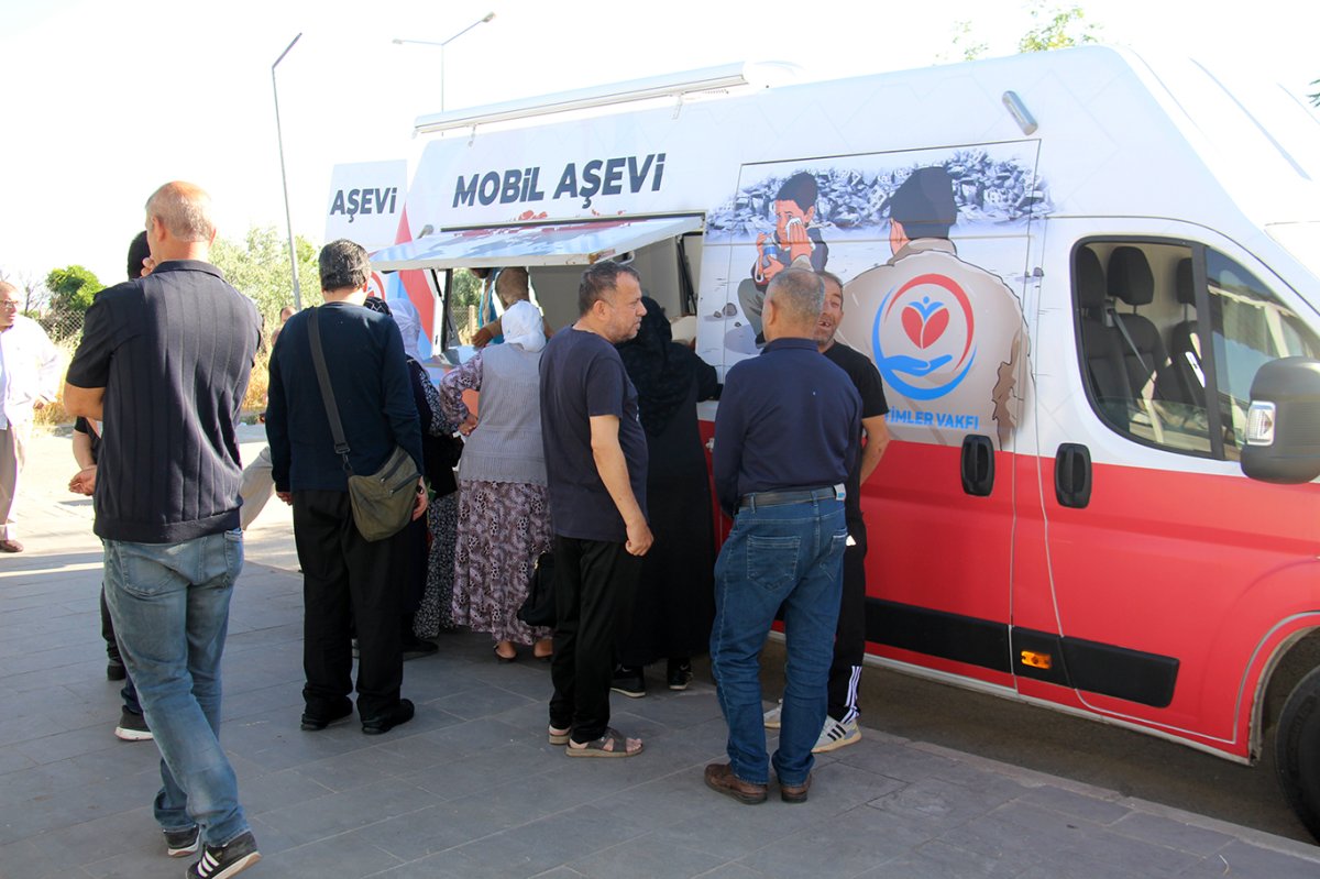 Yetimler Vakfı'ndan hasta ve hasta yakınlarına kahvaltı ikramı