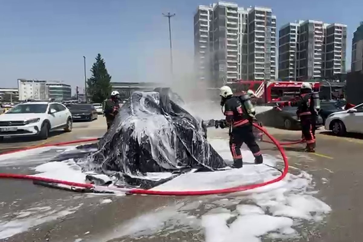 Otoparkta LPG'li araç alev aldı: Facianın eşiğinden dönüldü