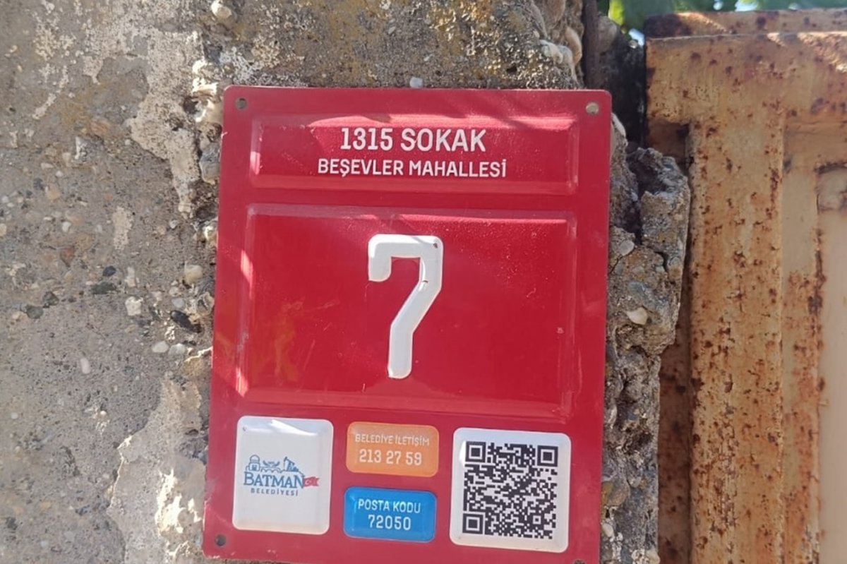 Su kaçağı haftalardır devam ediyor, mahalleli çözüm bekliyor