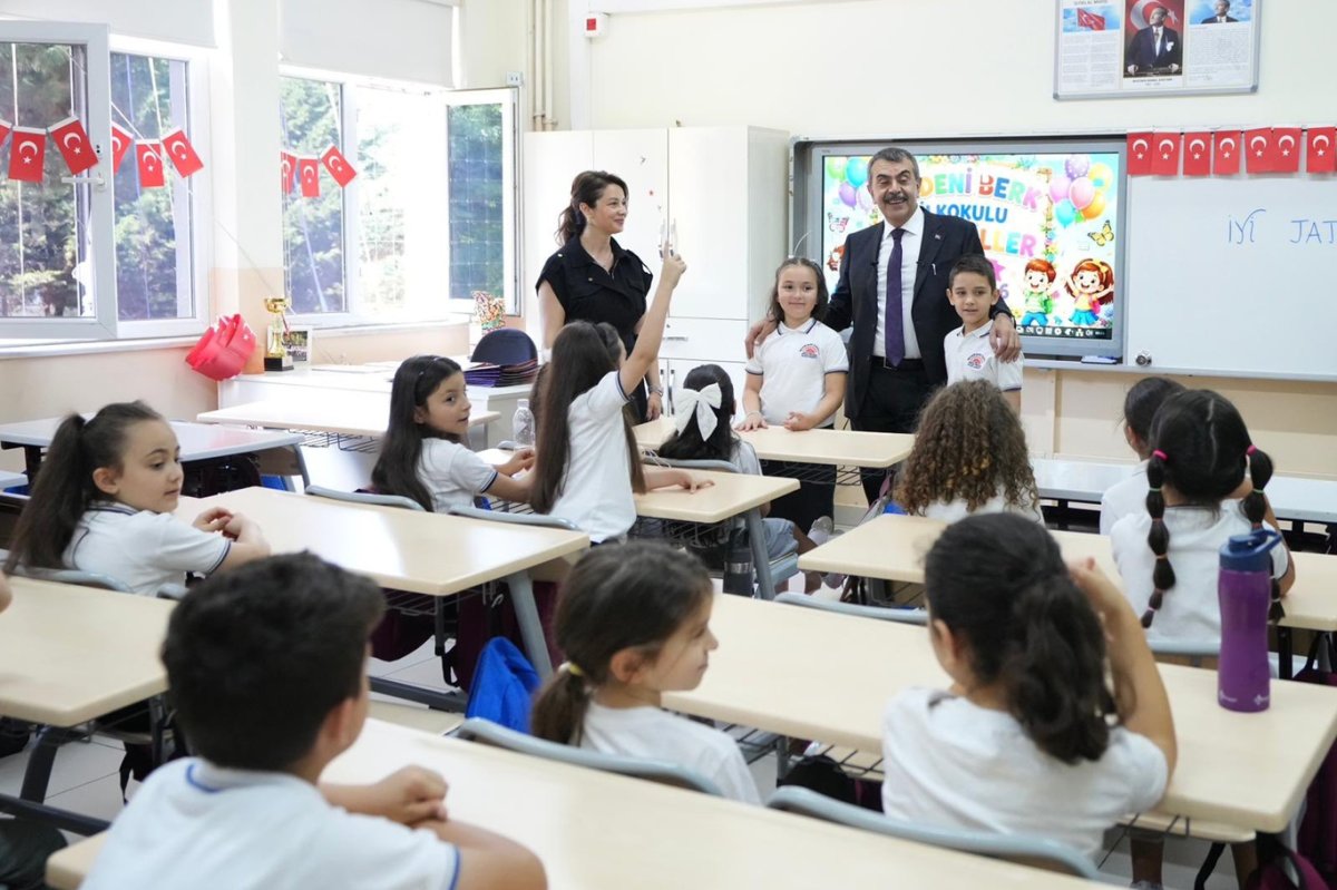 Bakan Tekin'den velilere yaz aylarında çocuklarına örnek olma çağrısı