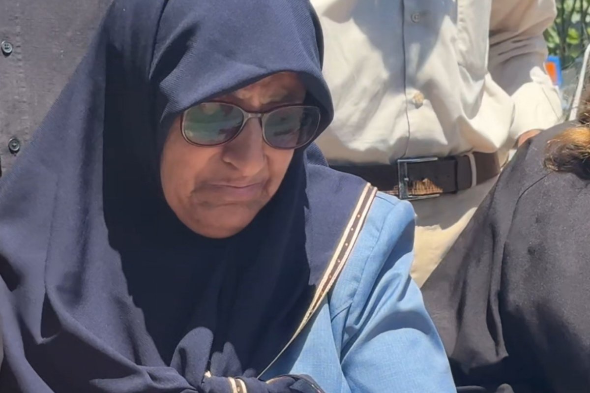 Evlerinde ölü bulunan aile davasında 2 sanığa tahliye kararı: Ailenin yakınları ve avukatlardan sert tepki