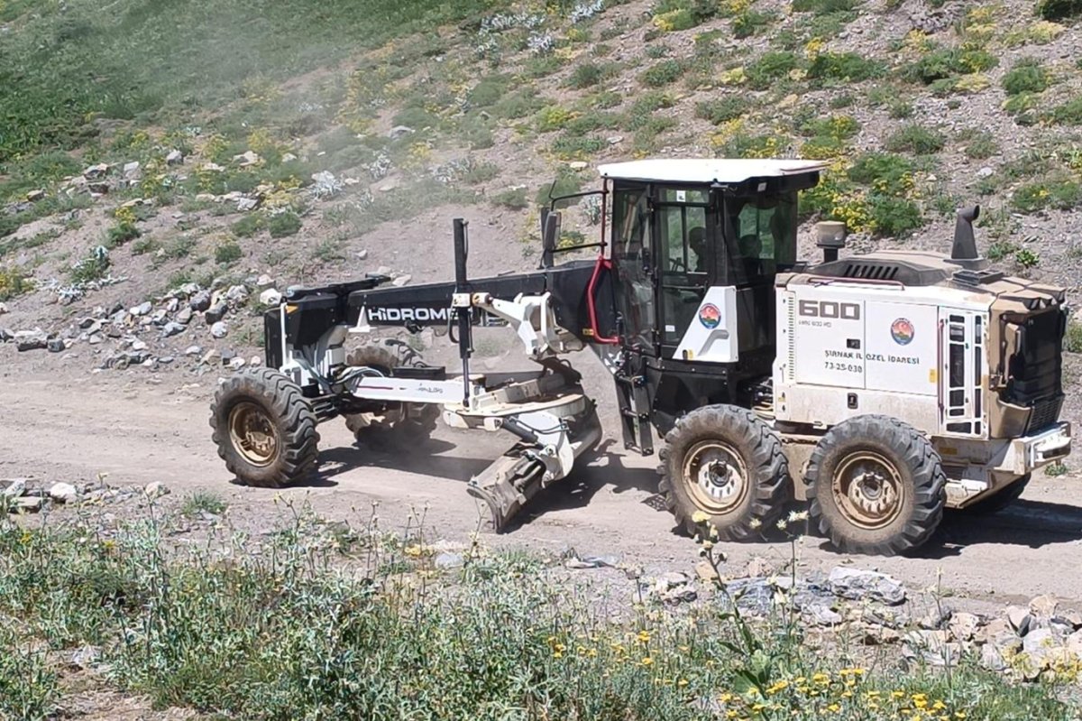 Şırnak'ta haziran ayında kar mesaisi: Yayla yolları temizleniyor
