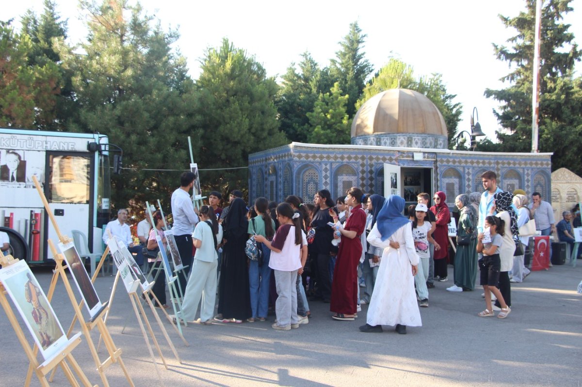 Mardin’de Gazze’deki soykırımın 1000’inci günü dolayısıyla karikatür sergisi düzenlendi