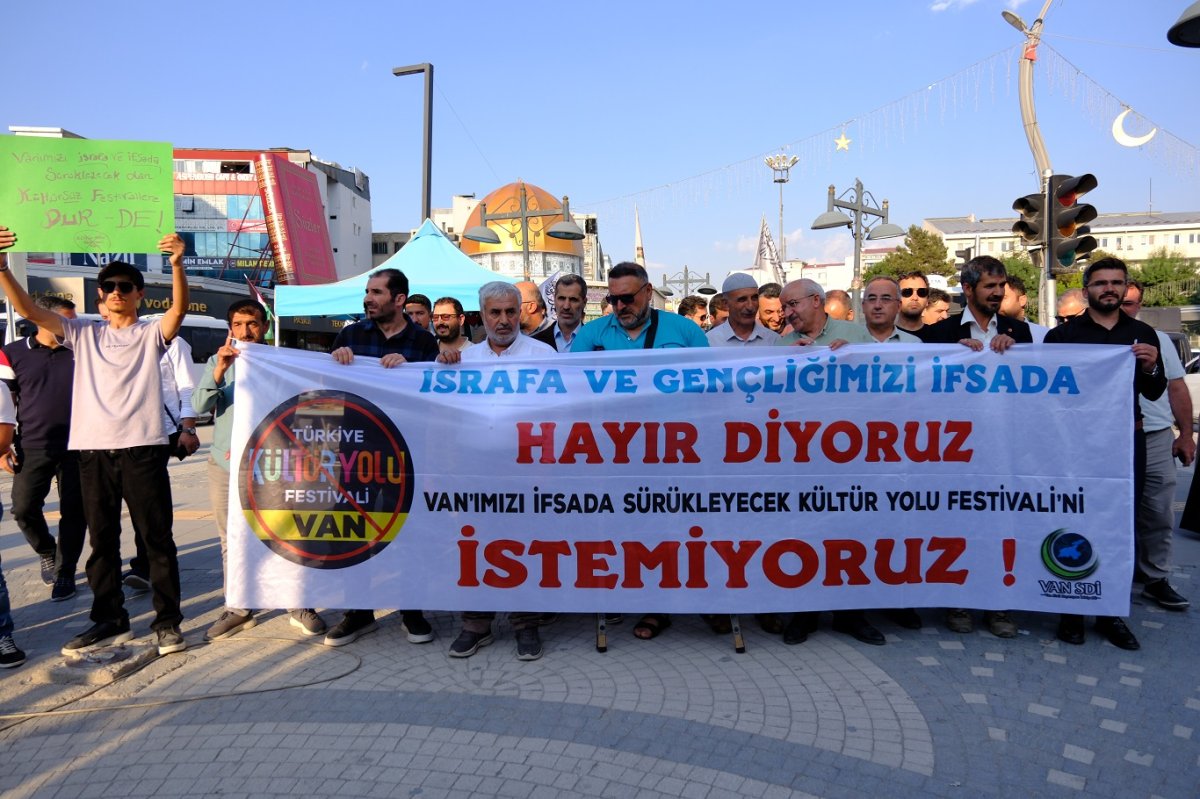 Van Sivil Dayanışma İnsiyatifi: Milyonlar konserlere değil, kalıcı yatırımlara harcansın