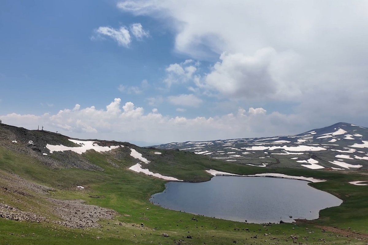 Tendürek Dağı'nda dört mevsim bir arada