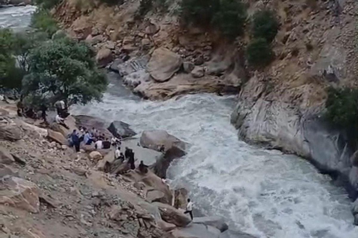 Balık tutarken Habur Çayı'na düşen genç kayboldu