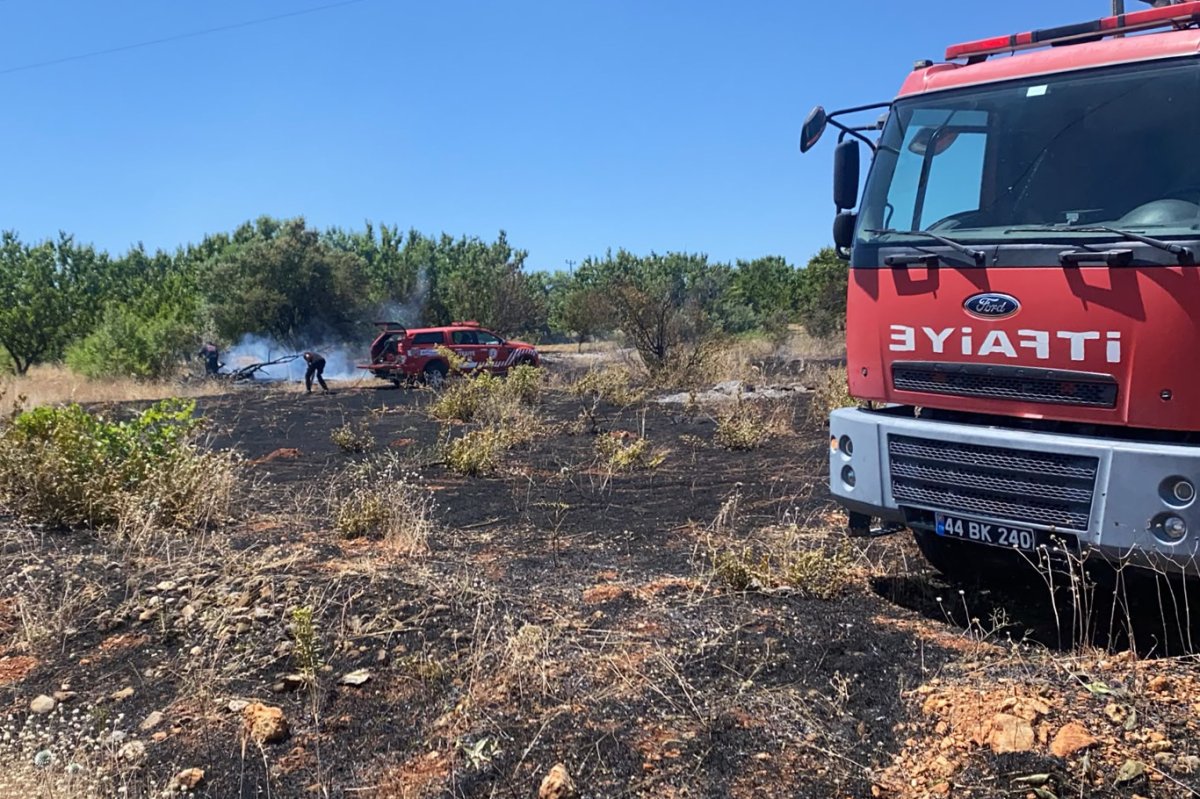 Malatya'da otluk yangını konteynerlere sıçradı