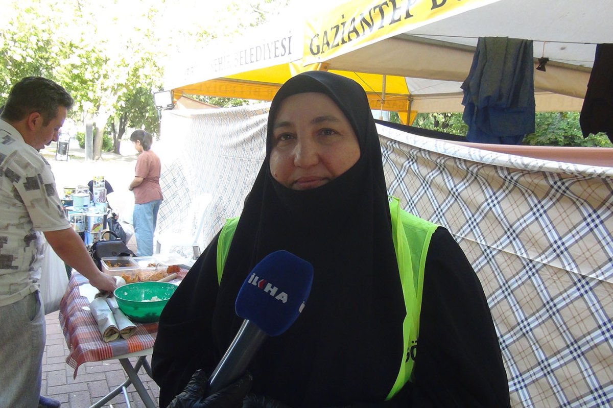 Kermeste gönüllü olarak çalışan kadınlar: Amacımız hiçbir maddi karşılık beklemeden Allah'ın rızasını kazanmak